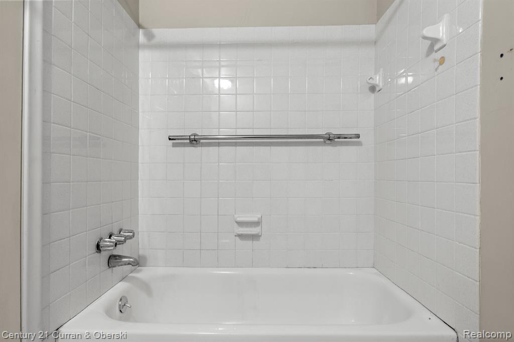917 N MELBORN Street, Dearborn, MI 48128 — Photo 32