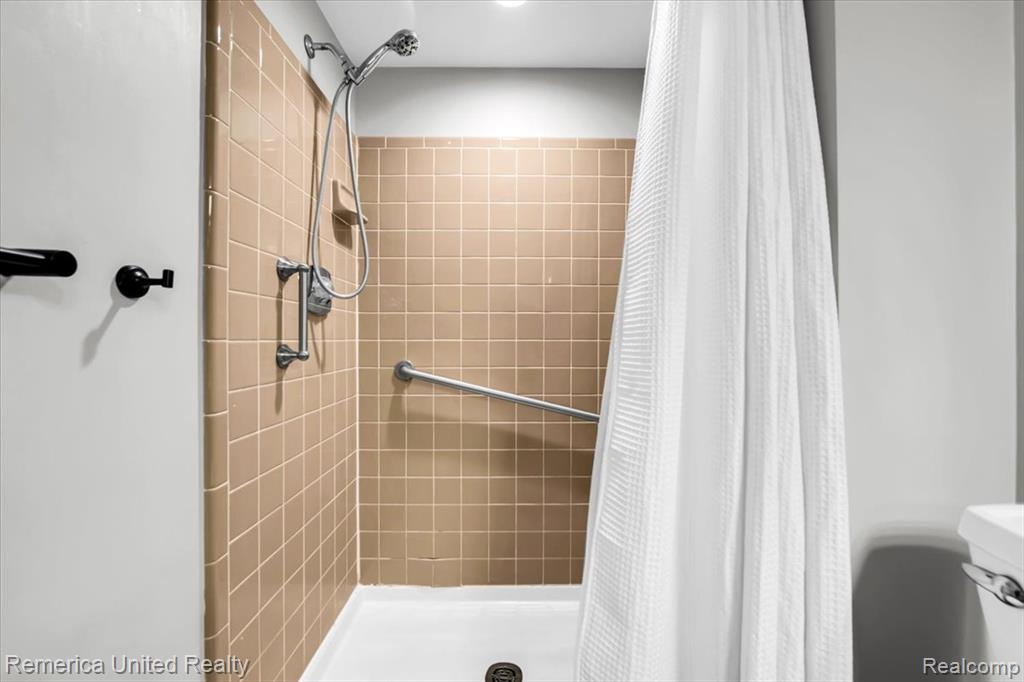 7968 Lawrence, West Bloomfield, MI — Photo 26
