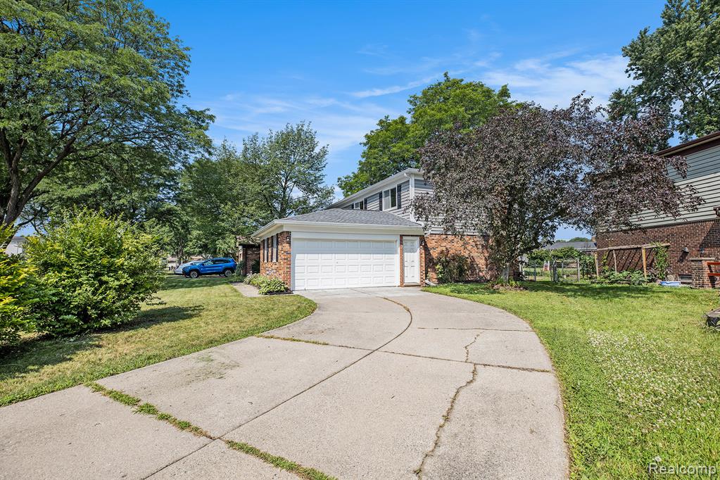 5049 Surrey Drive, Sterling Heights, MI 48310 — Photo 20