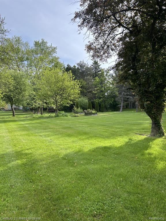 4315 Crestknoll Drive, Grand Blanc, MI 48439 — Photo 8