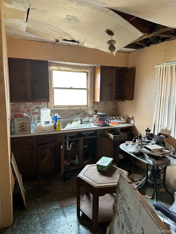 2715 S BEATRICE Street, Detroit, MI 48217 — Photo 16