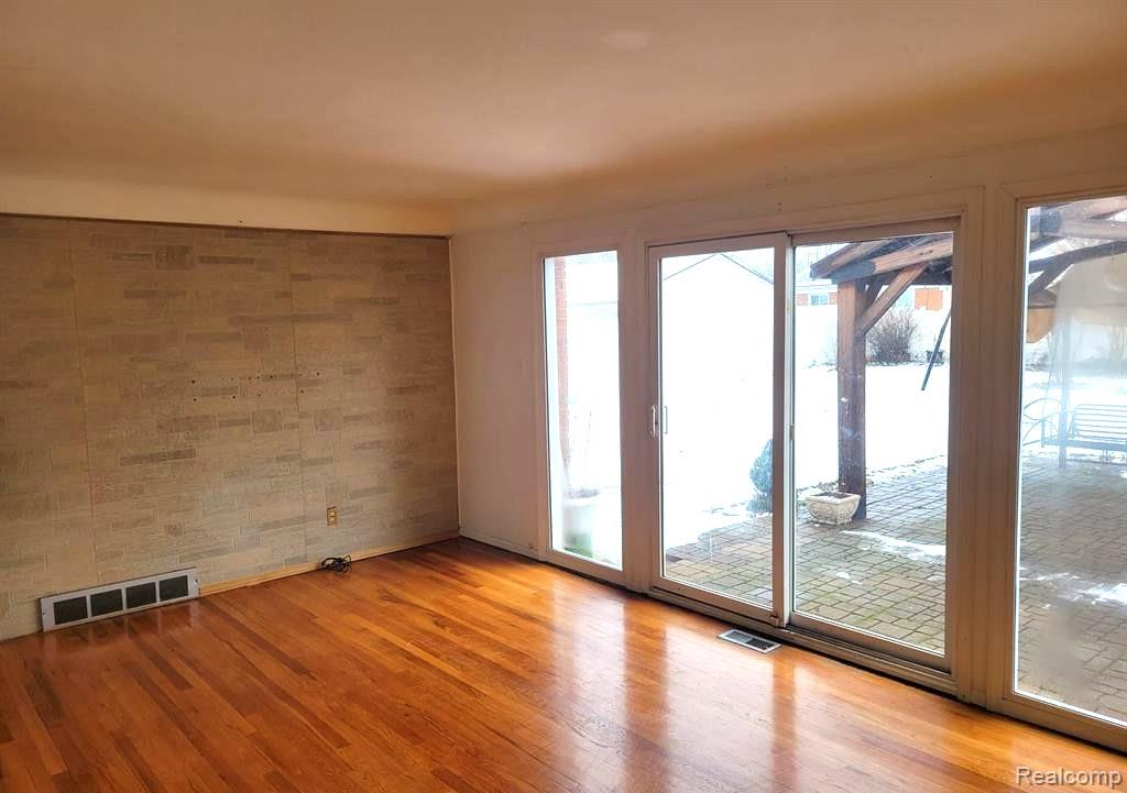 6554 Cronin Drive S, Dearborn Heights, MI 48127 — Photo 6