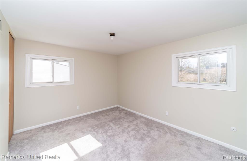 945 N Commerce Road, Commerce Twp, MI 48382 — Photo 30
