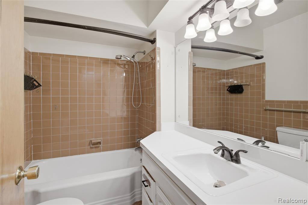 29256 Utley Road, Farmington, MI 48334 — Photo 39