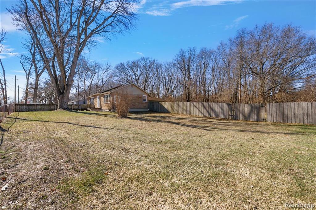 5275 Lake Grove Drive, White Lake, MI 48383 — Photo 3