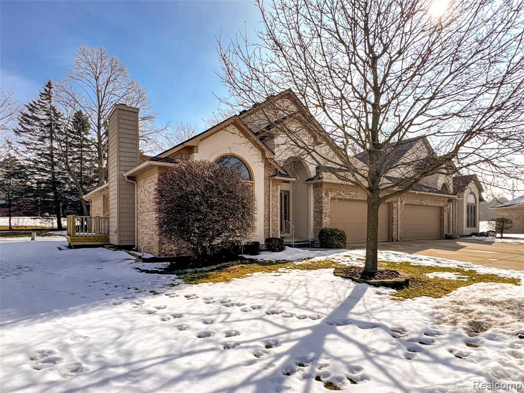 47140 Hunters Chase Drive, Macomb, MI 48042 — Photo 2