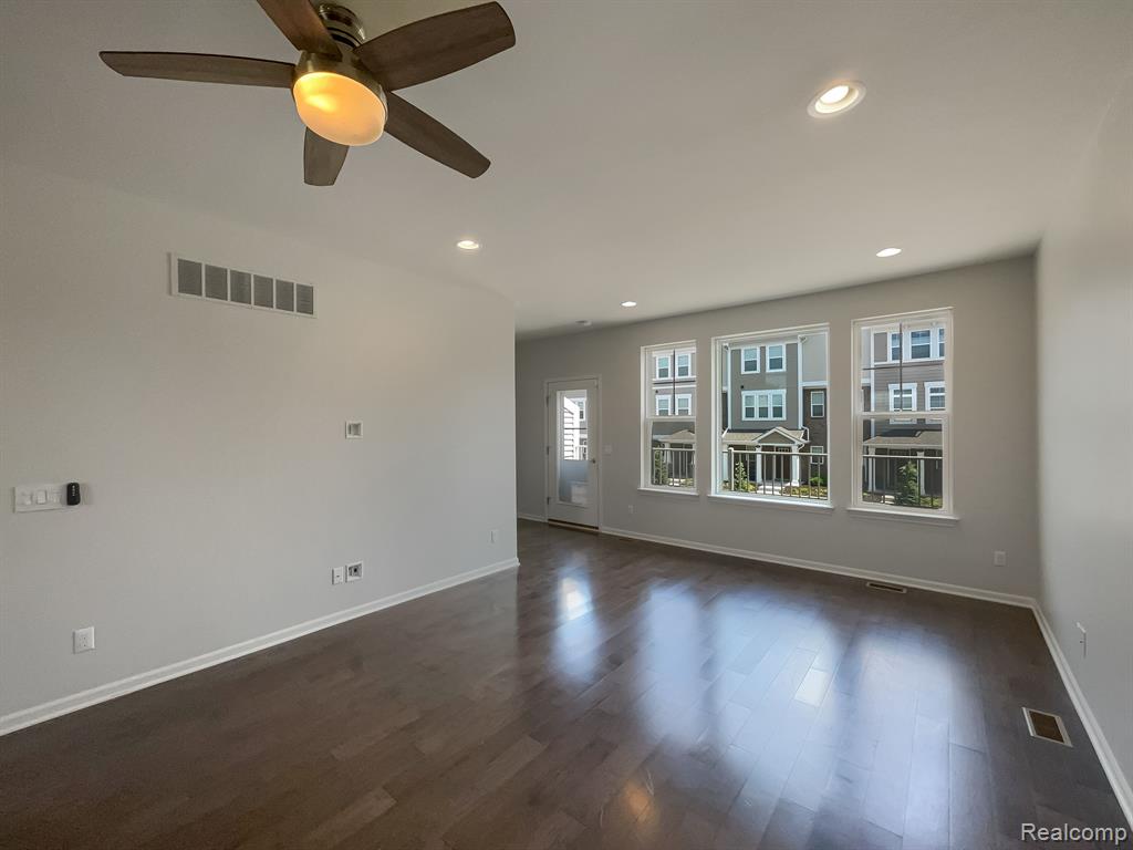 242 CENTER Boulevard, Wixom, MI 48393 — Photo 3