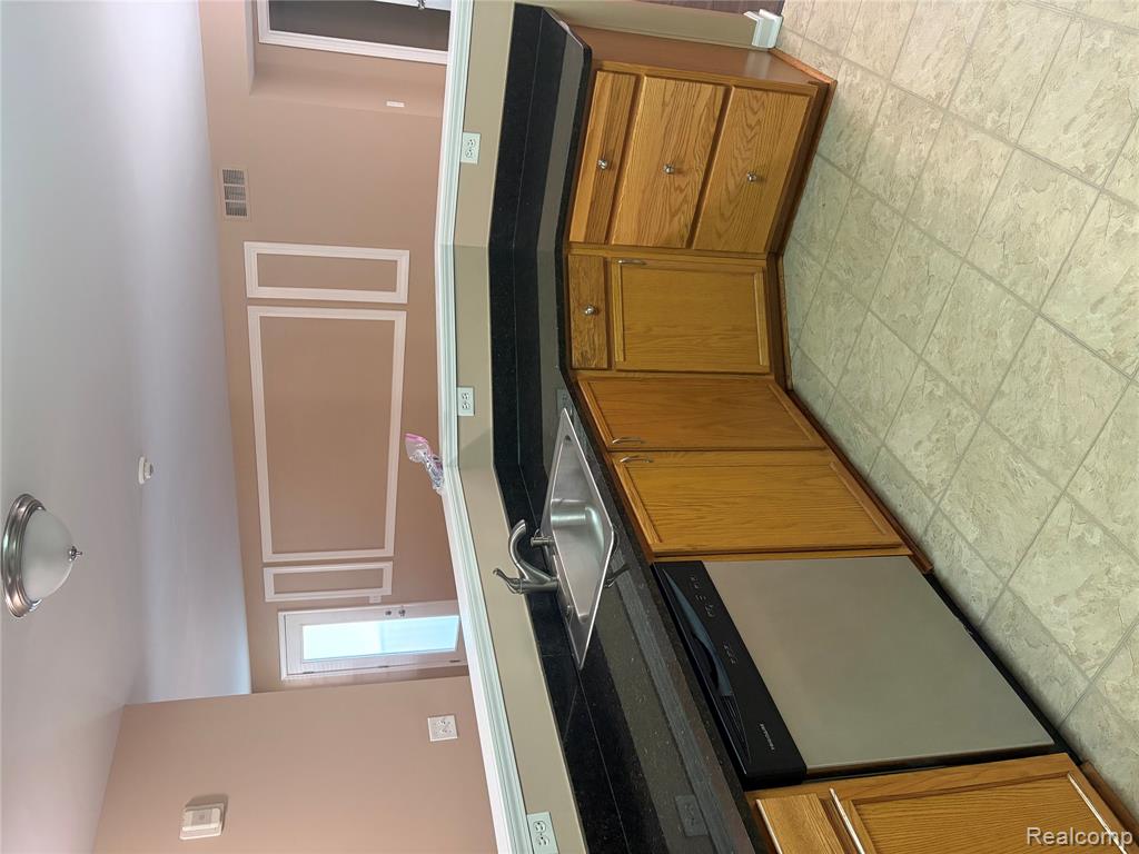 4105 Berkeley Avenue, Canton, MI 48188 — Photo 4