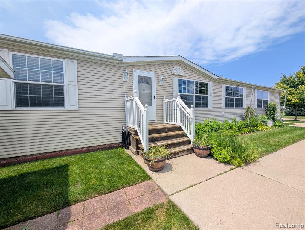 11766 Village Pines Court, South Lyon, MI 48178 — Photo 5