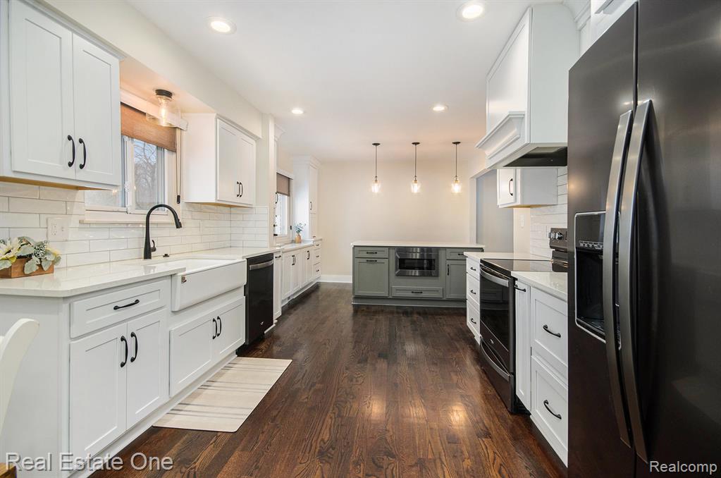 5395 English Drive, Troy, MI 48085 — Photo 2
