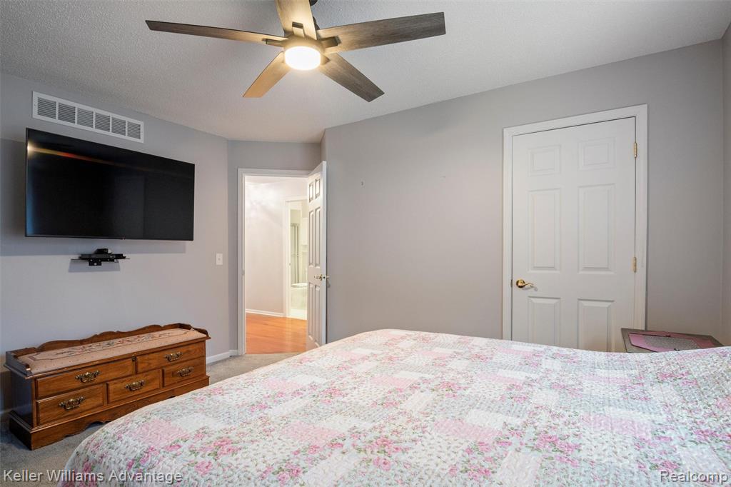 35173 Knollwood Lane, Farmington, MI 48335 — Photo 27