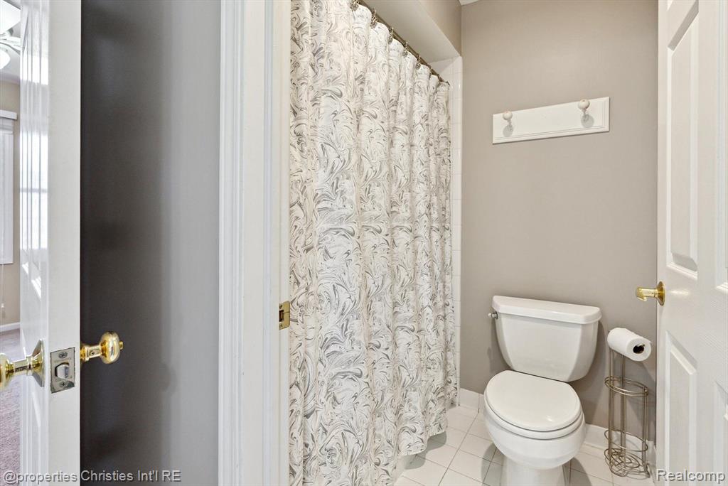 40611 PAISLEY Circle, Novi, MI 48377 — Photo 35