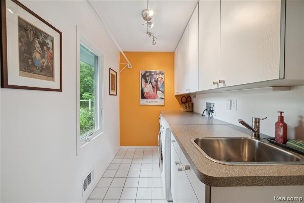 2172 Anns Way, Ann Arbor, MI 48105 — Photo 19