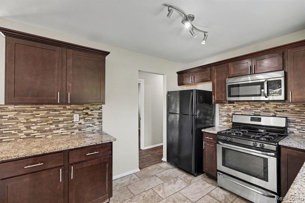 22282 E Schafer Street, Clinton Twp, MI 48035 — Photo 7
