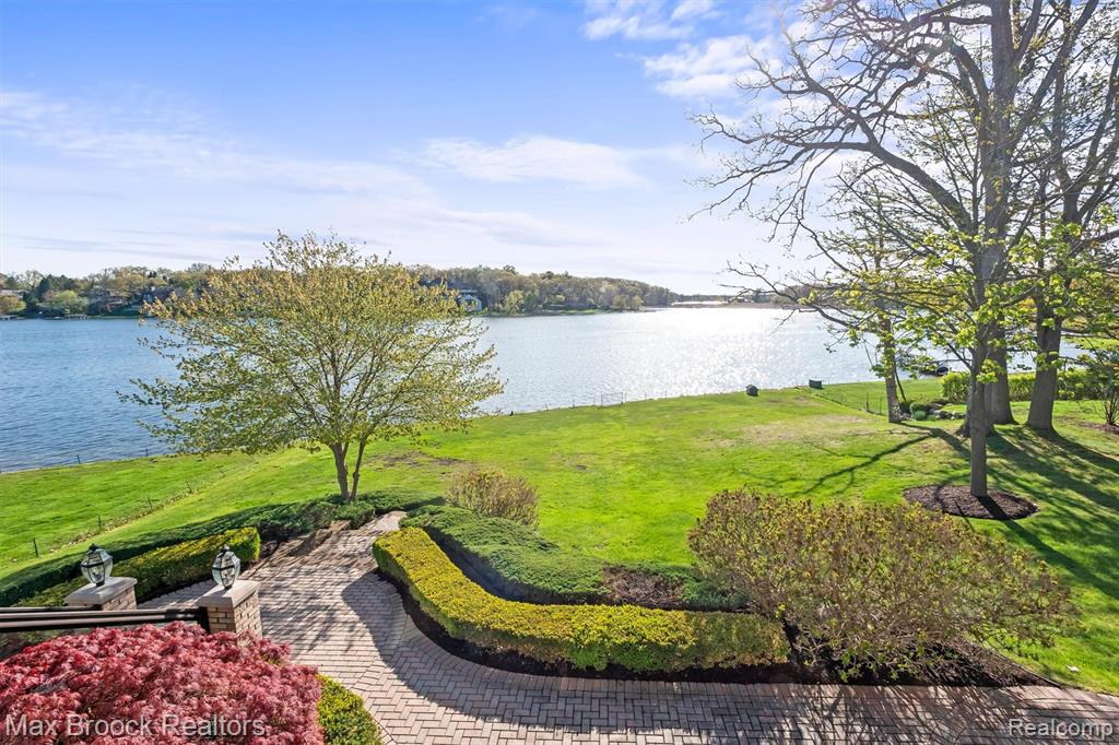 1832 Long Lake Shore Drive, Bloomfield Hills, MI 48302 — Photo 2
