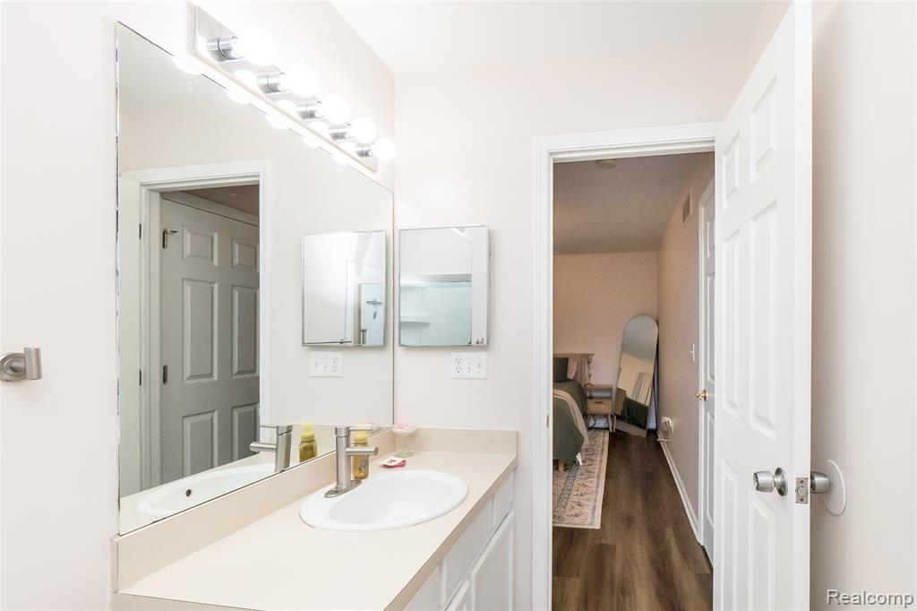 9414 Timber Ridge Drive, Grand Blanc, MI 48439 — Photo 28