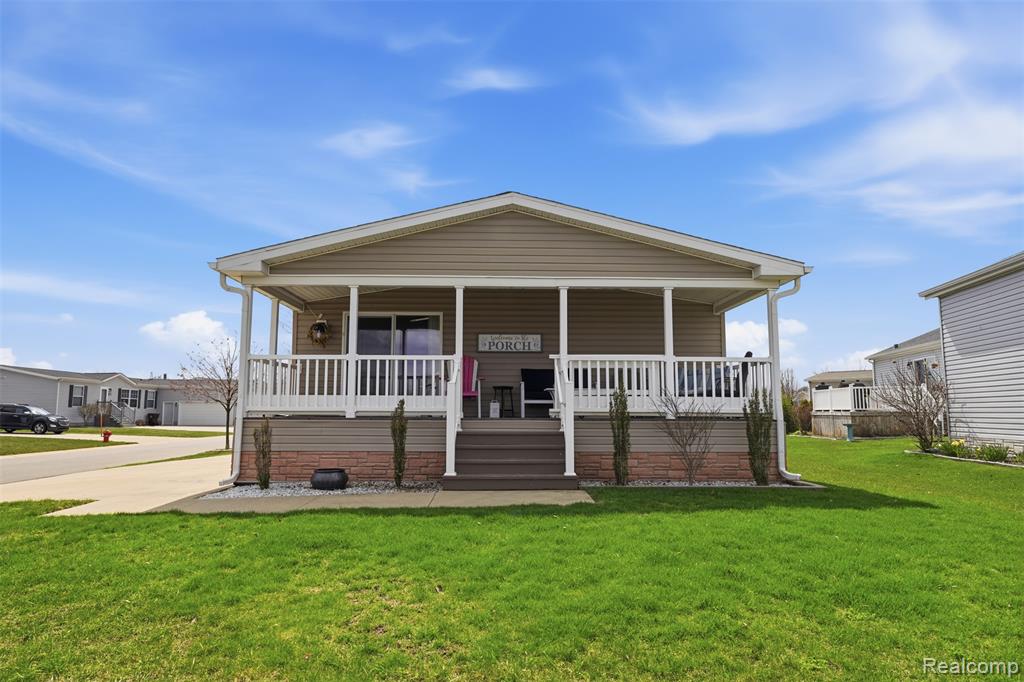 4425 Wynnwood Drive, Howell, MI 48843 — front exterior
