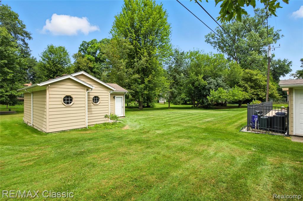 415 Booth Road, Troy, MI 48085 — Photo 41