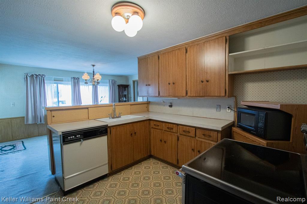 49525 SHELBY Road, Shelby Twp, MI 48317 — Photo 26