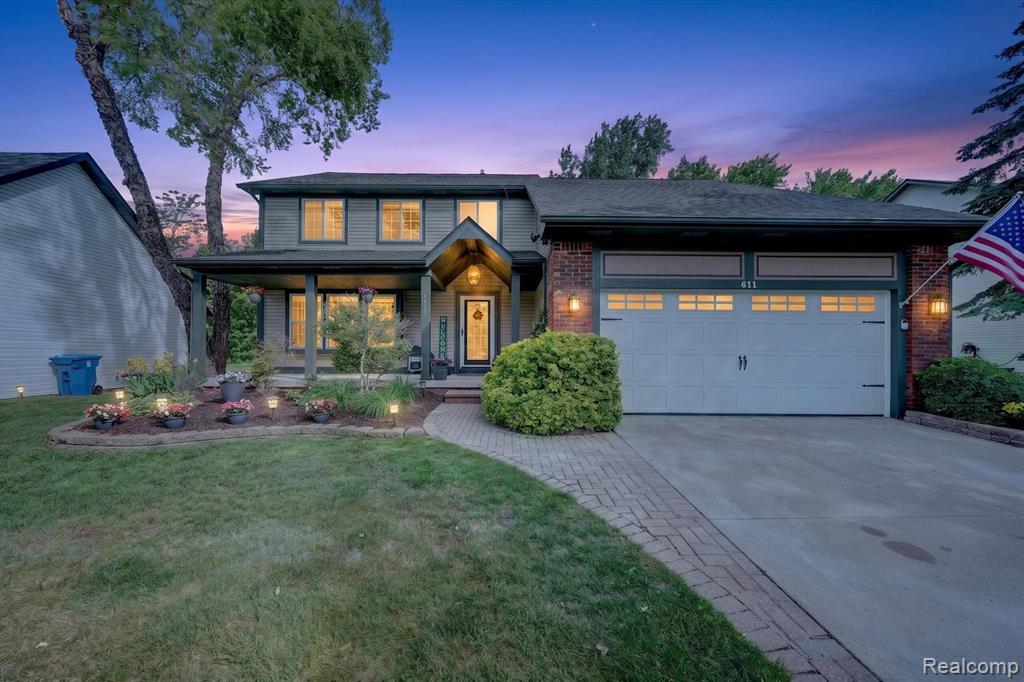 611 THORNEHILL Trail, Oxford, MI 48371 — front exterior