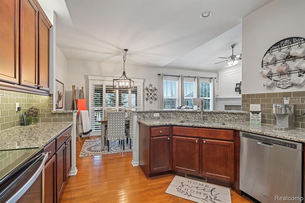 49446 LAKEWOOD Street, Macomb, MI 48042 — Photo 12