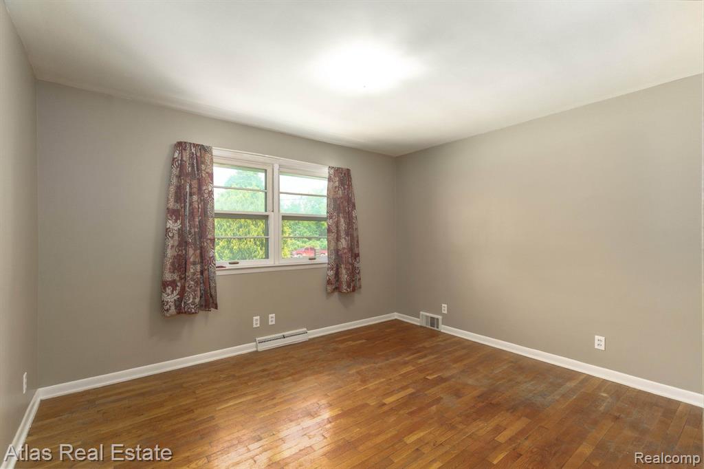 9450 HOGAN Road, Fenton, MI 48430 — Photo 25