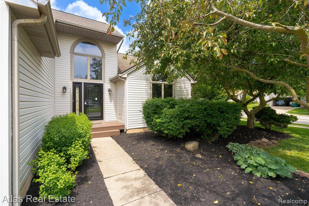 344 WOODLAND Drive, Saline, MI 48176 — Photo 2