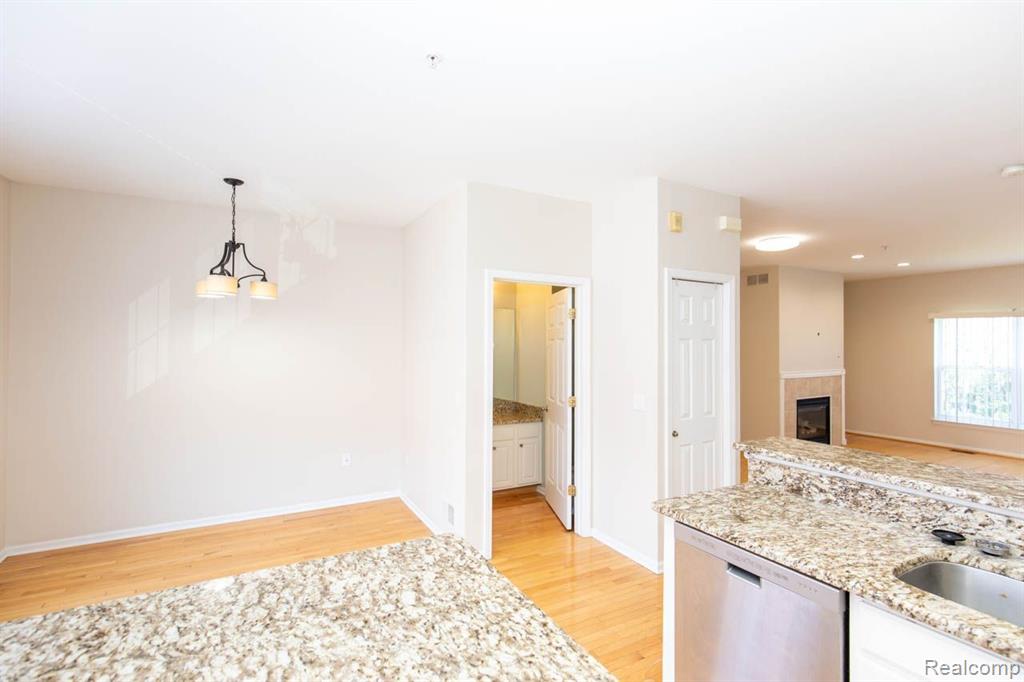 475 CHERRY ORCHARD Road, Canton, MI 48188 — Photo 15