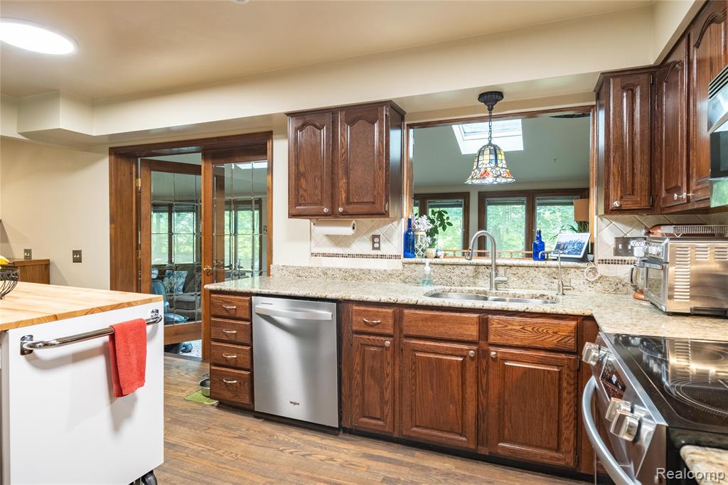 55535 WOODY Lane, South Lyon, MI 48178 — Photo 13