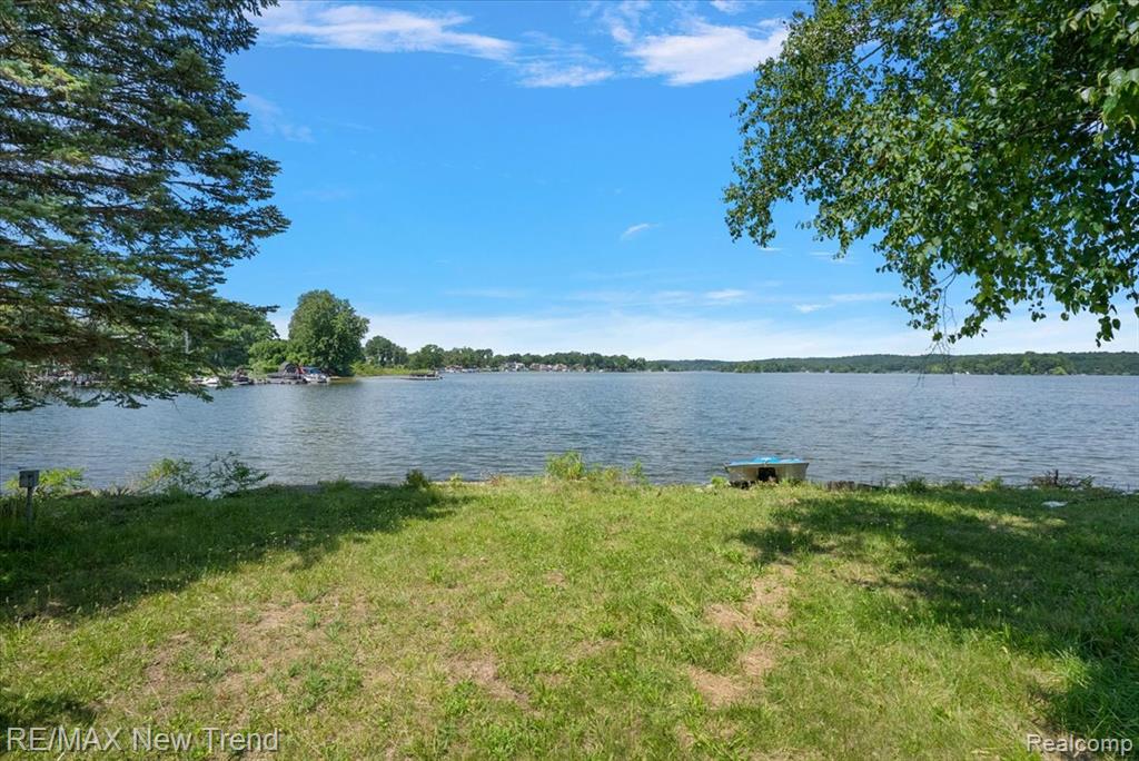 8300 Pontiac Lake Road, White Lake, MI — Photo 10