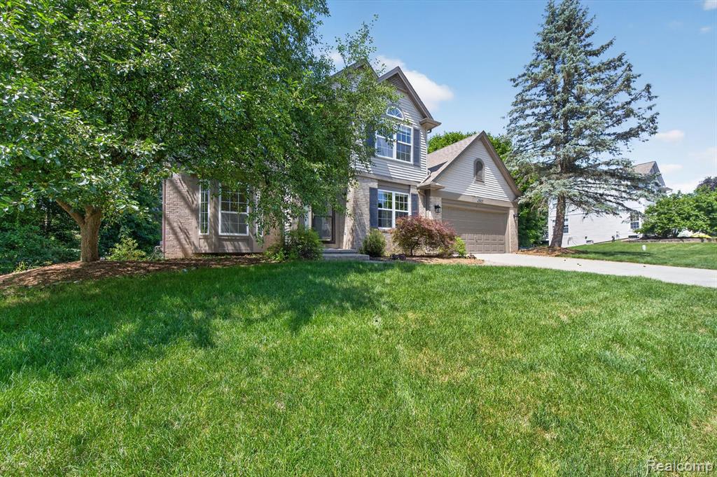 4895 Greenview Drive, Commerce Twp, MI 48382 — Photo 2