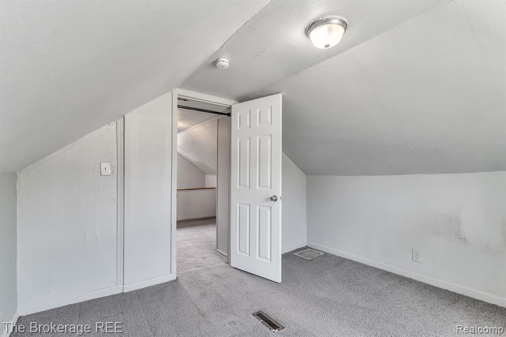 467 W MAXLOW Avenue, Hazel Park, MI 48030 — Photo 23
