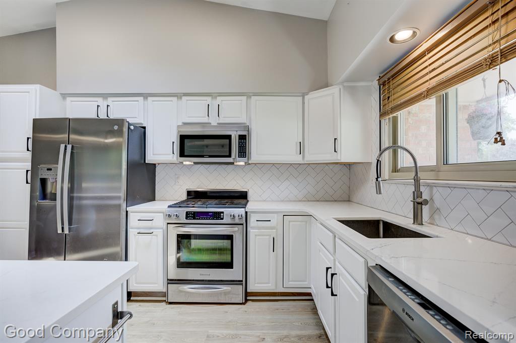 6672 Devonshire Drive, Canton, MI 48187 — Photo 13