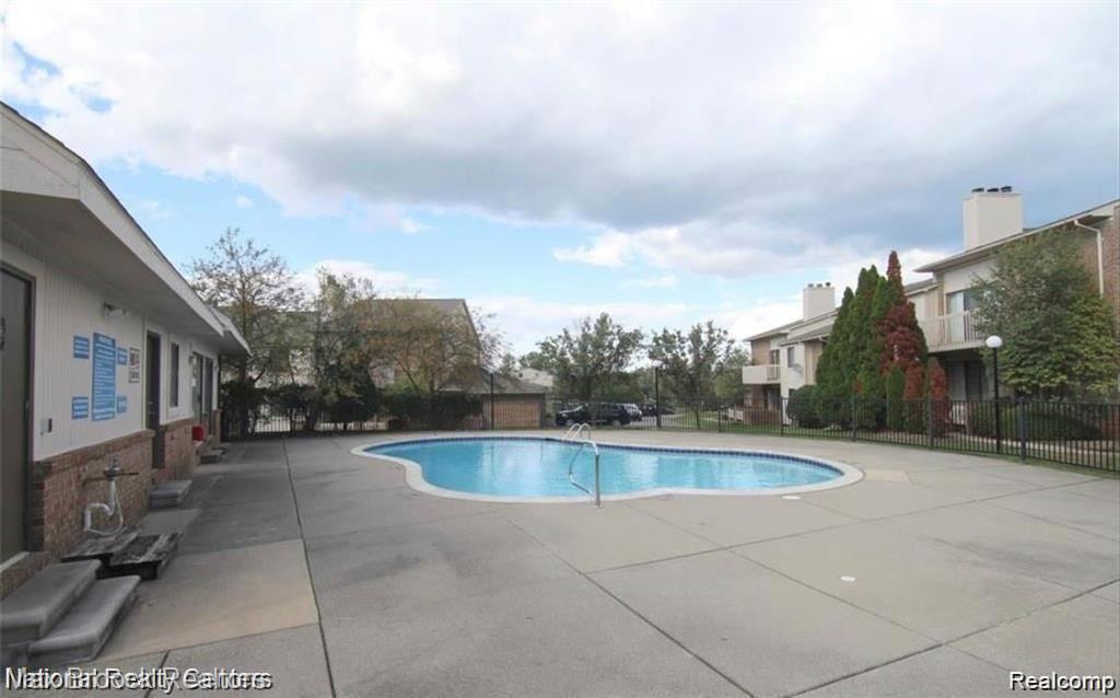 6670 Maple Lakes Drive, West Bloomfield, MI — Photo 32