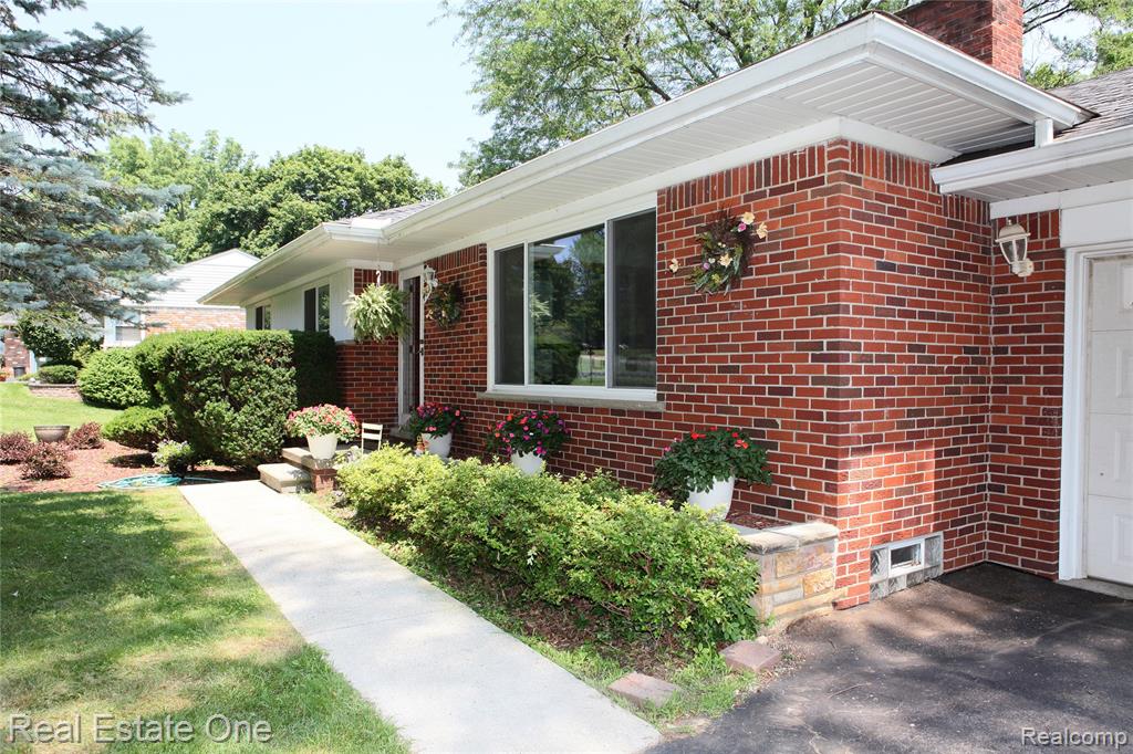 483 Rochdale Drive S, Rochester Hills, MI 48309 — Photo 3