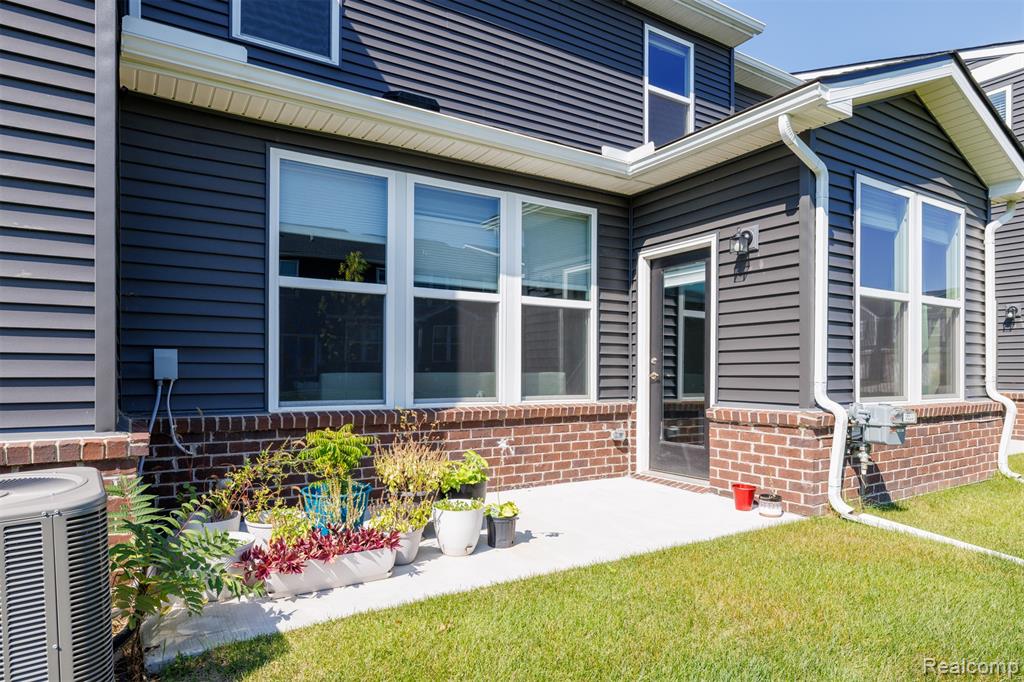 4765 Glenora Drive, Lake Orion, MI — Photo 2