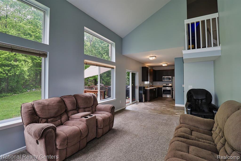 5626 Lockwood Drive, Waterford, MI 48329 — Photo 4