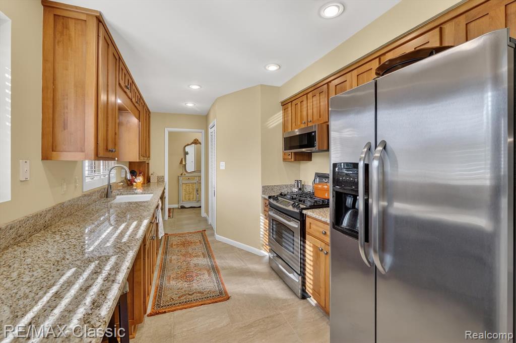 4731 Pickering Road, Bloomfield Hills, MI 48301 — Photo 24