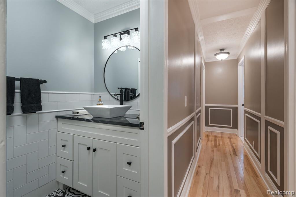 8213 EMERALD Lane W, Westland, MI — Photo 23