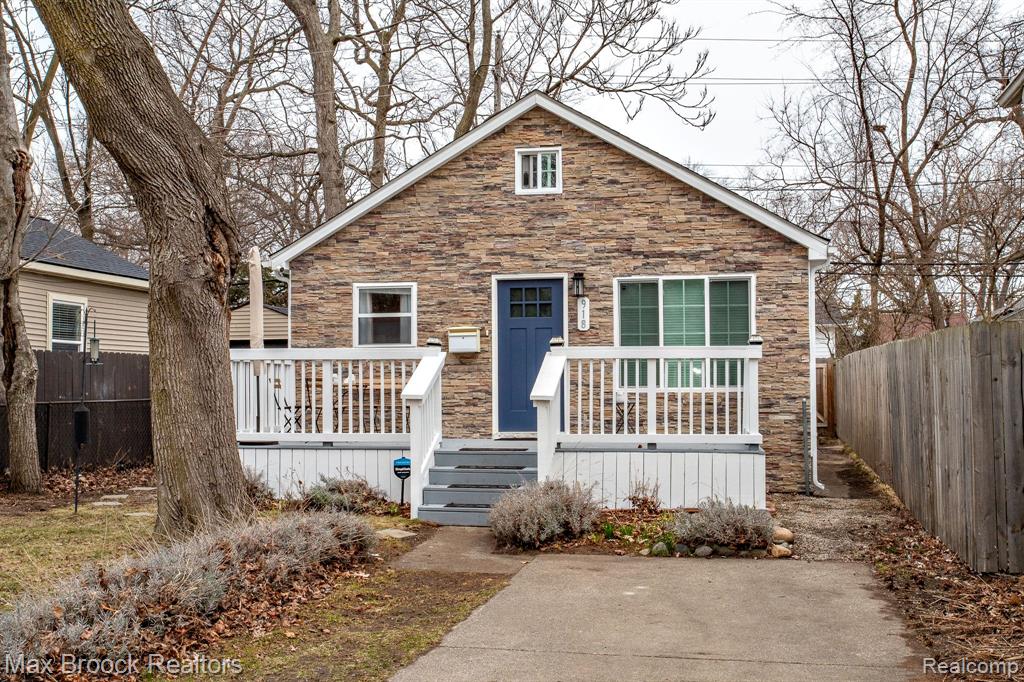 918 ALBERTA Street, Ferndale, MI 48220 — Photo 2