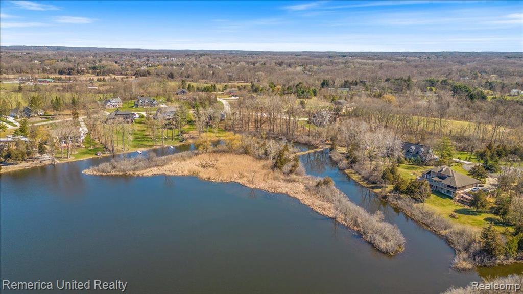 10468 Oak Shore Drive, South Lyon, MI 48178 — Photo 2