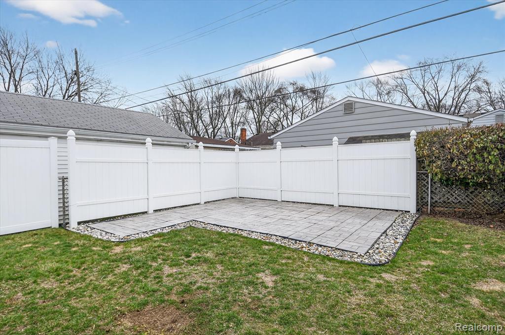 830 Mapleknoll Avenue, Madison Heights, MI 48071 — Photo 35