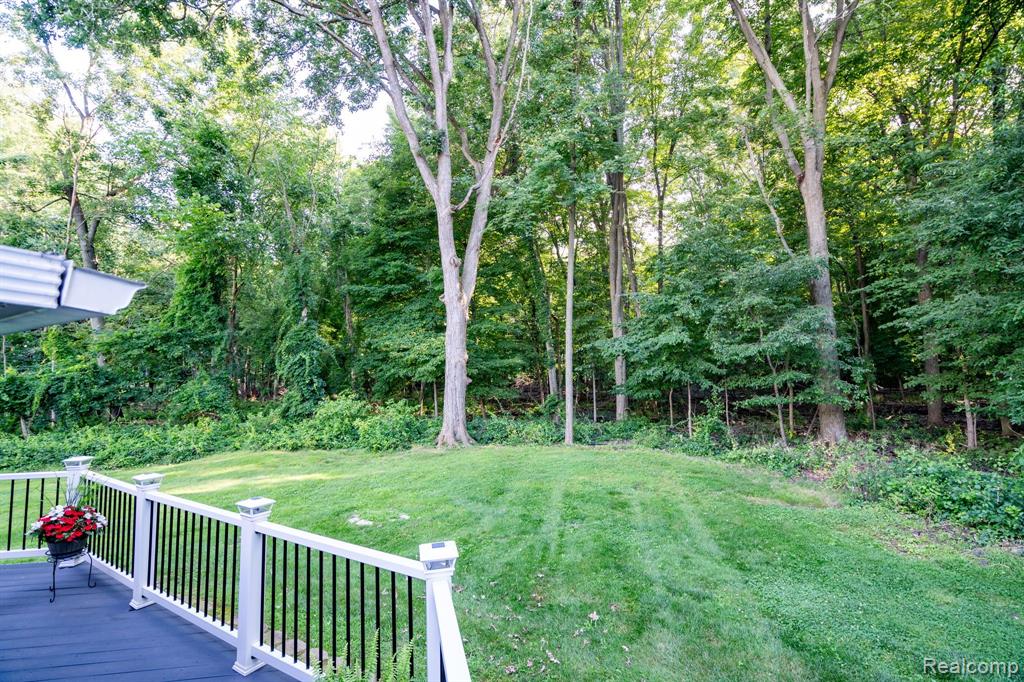 8213 EMERALD Lane W, Westland, MI — Photo 39