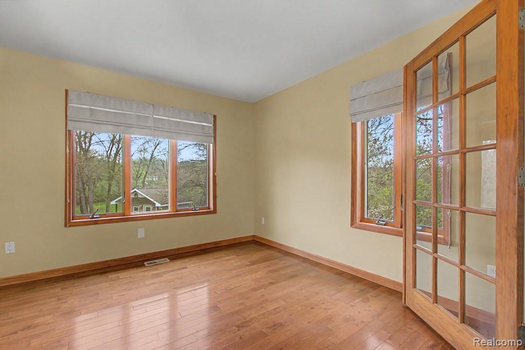 1160 S Garner Road, Milford, MI 48380 — Photo 4