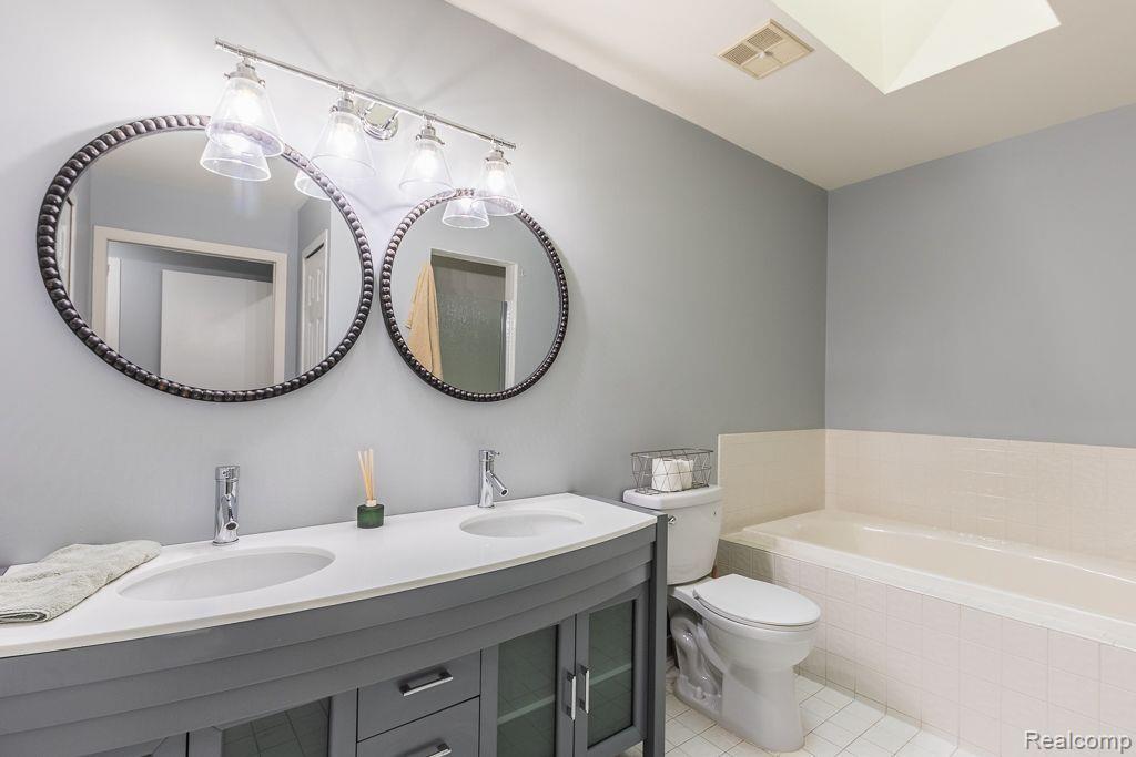 7403 SHERWOOD CREEK, West Bloomfield, MI — Photo 18