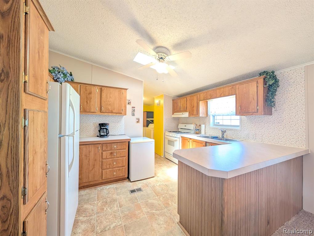 59 Foxpointe Court, Swartz Creek, MI 48473 — Photo 5