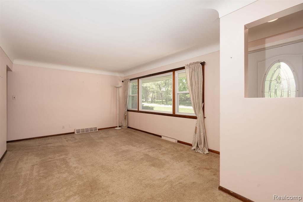 426 Driftwood Avenue, Rochester Hills, MI 48307 — Photo 8