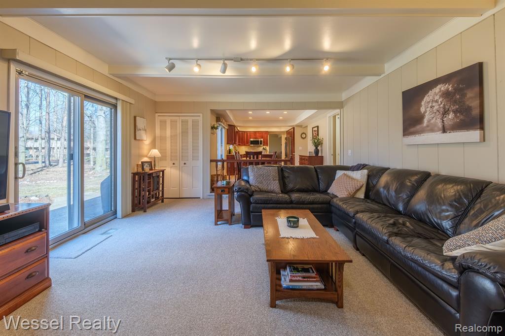 47829 BEN FRANKLIN Drive, Shelby Twp, MI 48315 — Photo 15