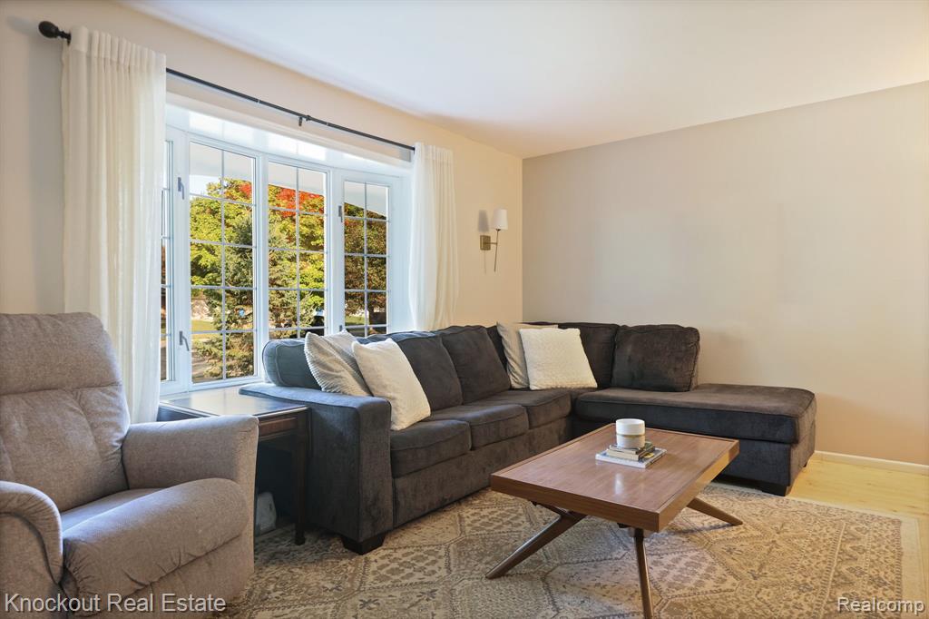 6157 Barker Circle, Waterford, MI 48329 — Photo 10