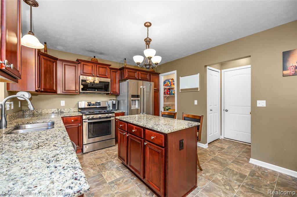 9122 Oneida Way, Pinckney, MI 48169 — Photo 20